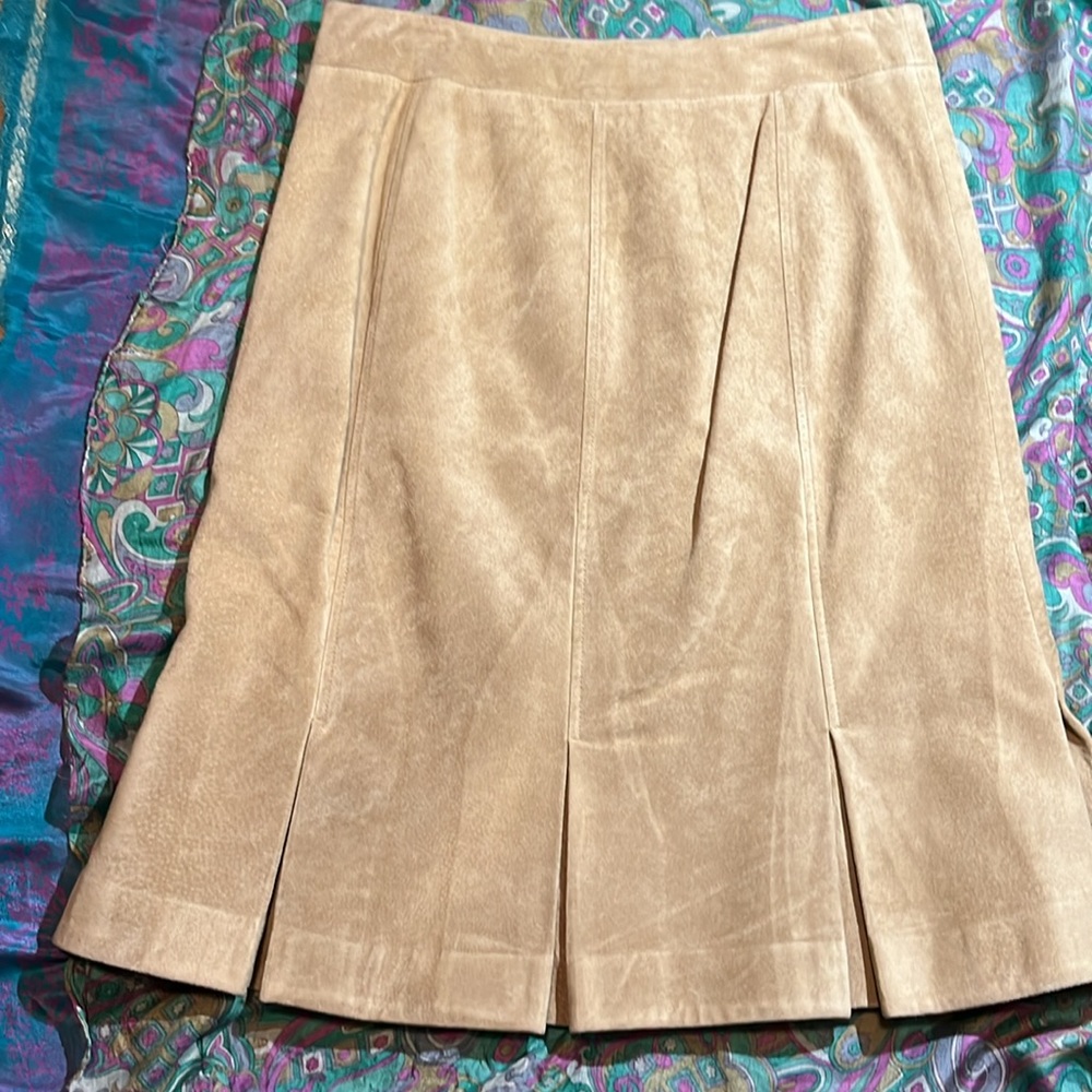 EUC Ann Taylor LOFT Leather skirt with pleats. SIZE 6. Tan - Picture 2 of 8